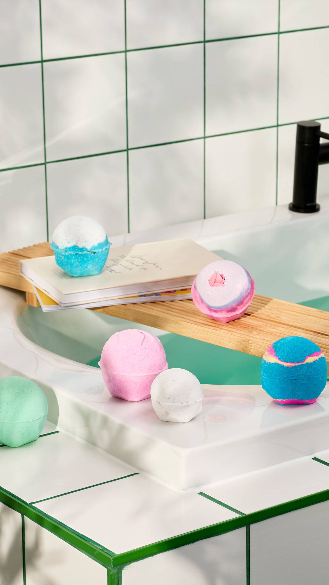 Book a Bath: The Icons - US 1497